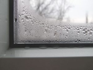 Что делать, если потеют окна после утепления фасада?
